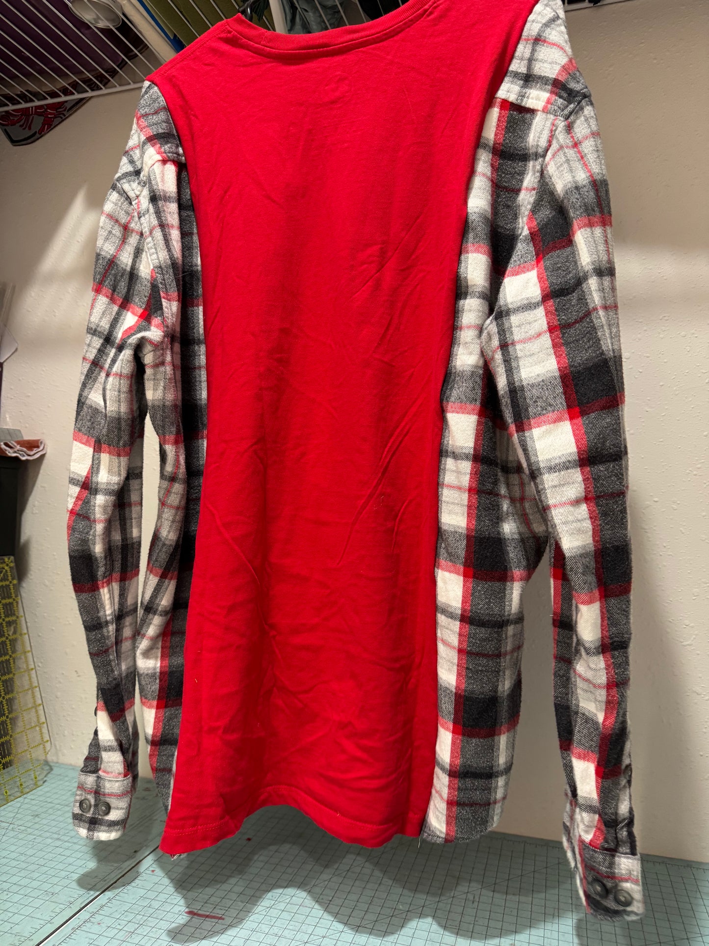 Tampa Bay Buccaneers Flannel Sleeve Game Day Shirt - Size Large